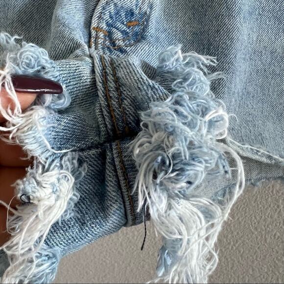 Vintage Levi’s Silvertab Lean Denim Distressed Shorts 13/14 - Picture 3 of 9